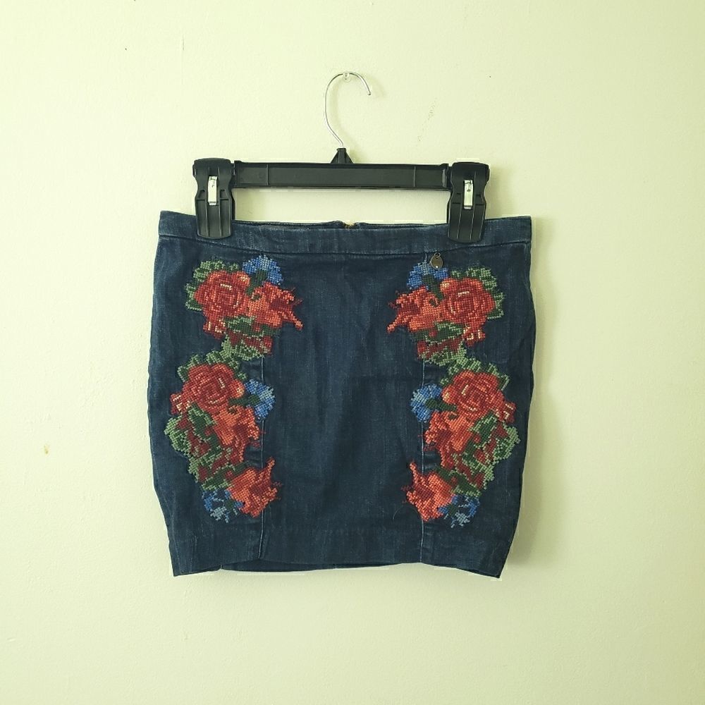 Guess Cross-stitch Embroidered Jean Mini Skirt 27